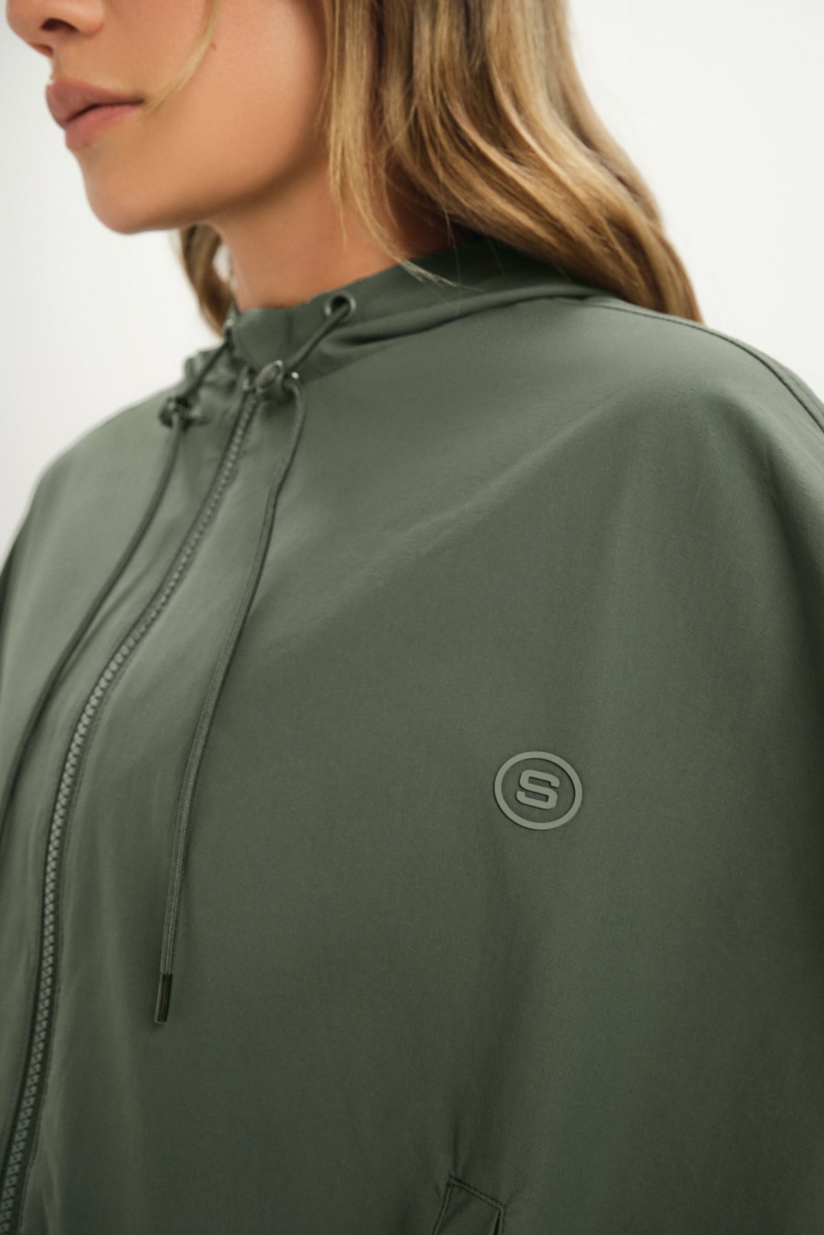 SET ACTIVE NYLON TRACK CINCHED WINDBREAKER - GROTTO