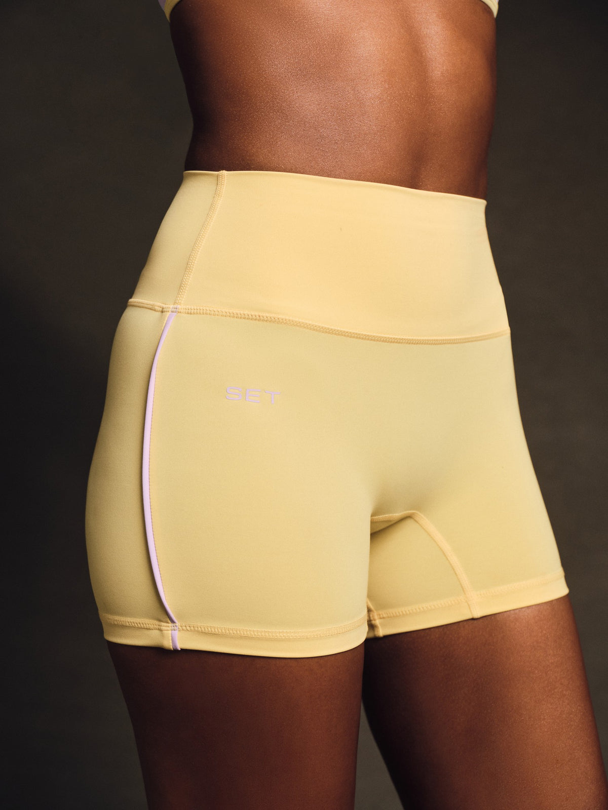 SET ACTIVE LUXFORM® LUX PIPE SHORTS - BUTTERCREAM