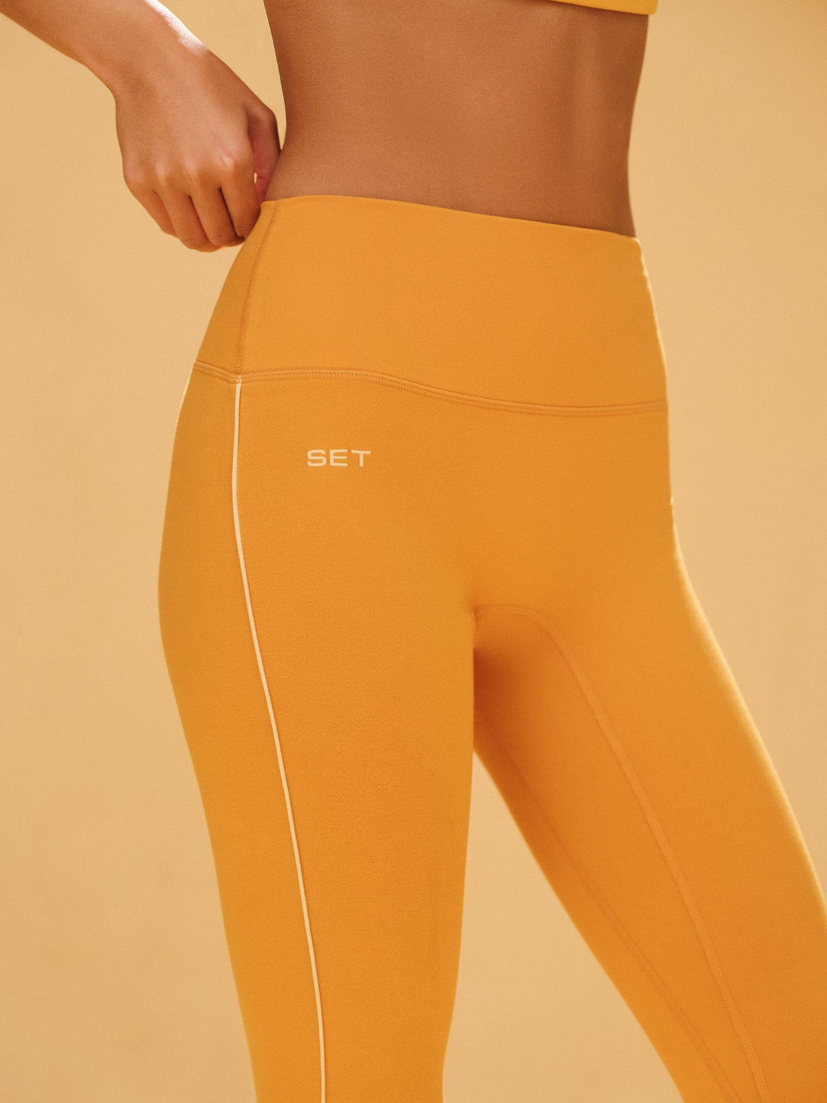 SET ACTIVE FORMCLOUD® CLOUD PIPE LEGGINGS - ORANGE SODA