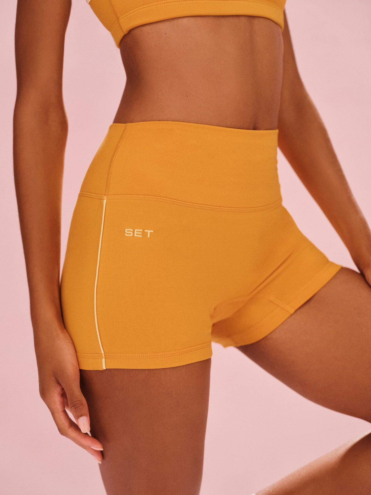 SET ACTIVE FORMCLOUD® CLOUD PIPE SHORTS - ORANGE SODA
